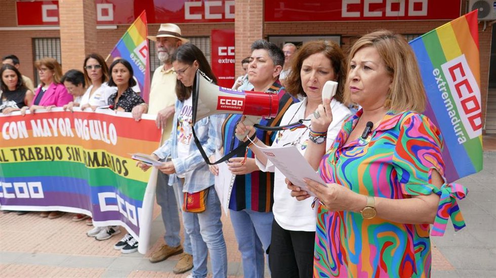 Concentración de CCOO Extremadura con motivo del Orgullo.