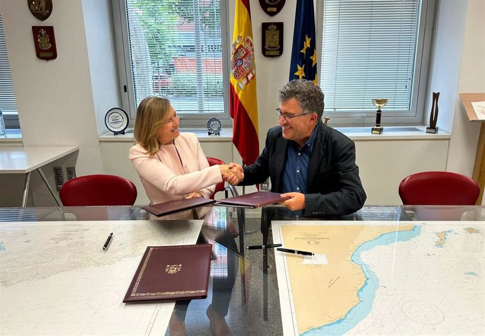 La secretaria general de Pesca del Ministerio, Isabel Artime, y el conseller balear de Agricultura, Pesca y Medio Natural, Joan Simonet.