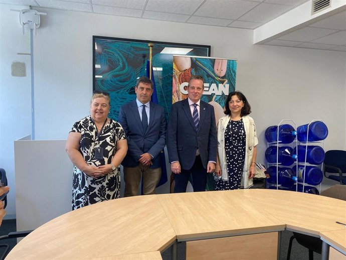 Marcelino Marcos, segundo por la derecha