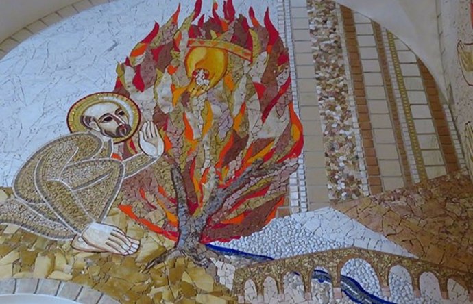 Archivo - Mosaico del artista Marko Rupnik, sobre Ignacio de Loyola.