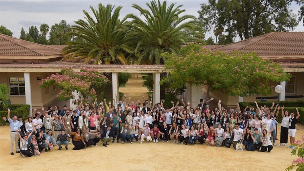 Ciencia reconoce a 39 estudiantes y 8 tutores en los XXXV premios Jóvenes Investigadores