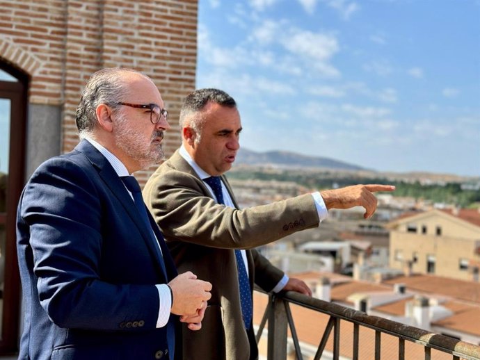 El delegado de Justicia, Administración Local y Función Pública de la Junta en Granada, Luis Recuerda, y el alcalde de Alhendín, Francis Rodríguez.