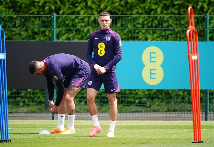 06 June 2024, United Kingdom, London: England's Klye Walker and Phil foden in action during a training session for the English National socceer team at the Tottenham Hotspur Training Centre, ahead of a friendly soccer match against Iceland in preparation 