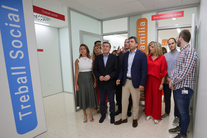 El president Carlos Mazón visita el nou Centre de Salut Sequiol