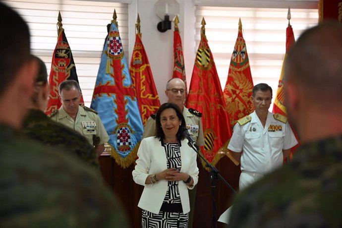 La ministra de Defensa, Margarita Robles, interviene durante las condecoraciones a la Brigada Extremadura por su participación en Líbano