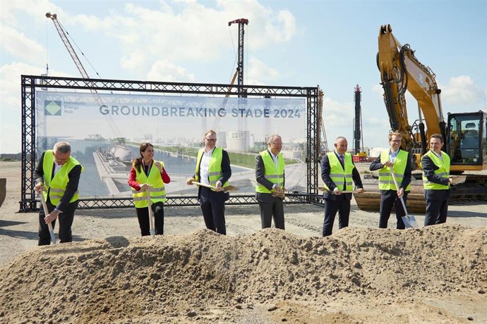 Ceremonia de la puesta de la primera piedra de la construcción de la planta de GNL de Stade (Alemania), en la que participa Enagás