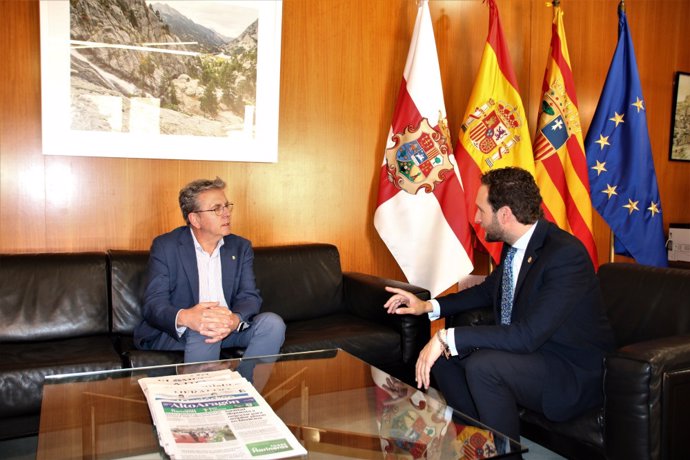 El presidente de la Diputación de Lleida, Joan Talarn, y el presidente de la Diputación de Huesca, Isaac Claver