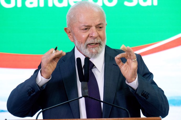 29 May 2024, Brazil, Brasilia: The president of the Brazilian republic Luis Inacio Lula da Silva speaks during a Press Conference to announce new measures to support the population and the reconstruction of Rio Grande do Sul, in the city of Brasilia. 