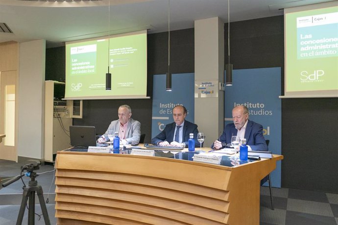 El catedrático de Derecho Administrativo y consejero del Consejo Consultivo de Andalucía, Juan Antonio Carrillo Donaire, ha protagonizado la jornada.