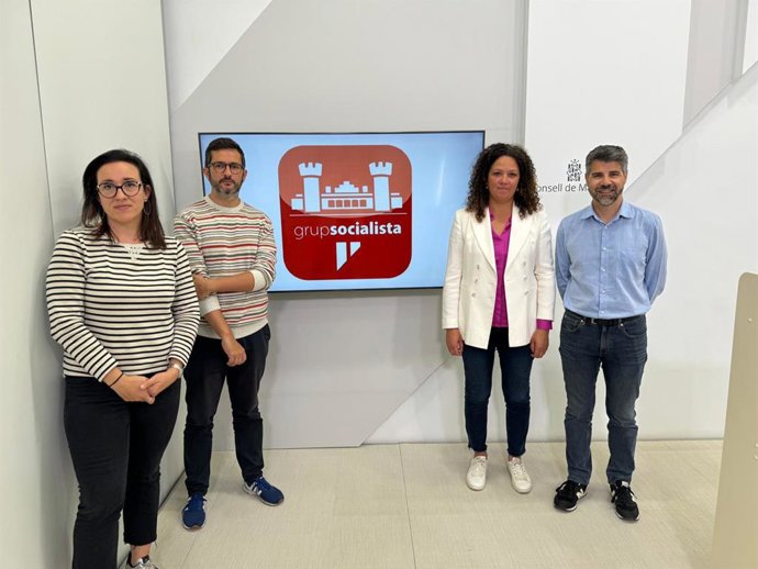 Los miembros del grupo socialista en el Consell de Mallorca, Juana María Adrover, Joan Ferrer,  la portavoz Catalina Cladera y Javier de Juan Martín.