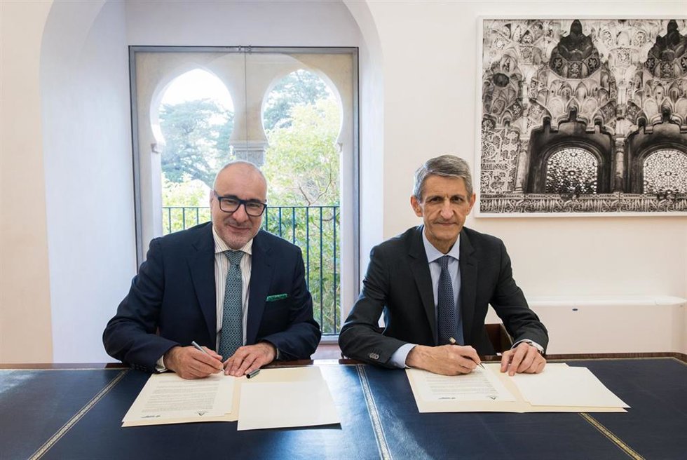 El director general del Patronato de la Alhambra y Generalife, Rodrigo Ruiz-Jiménez, y el presidente de la Fundación Unicaja, José Manuel Domínguez