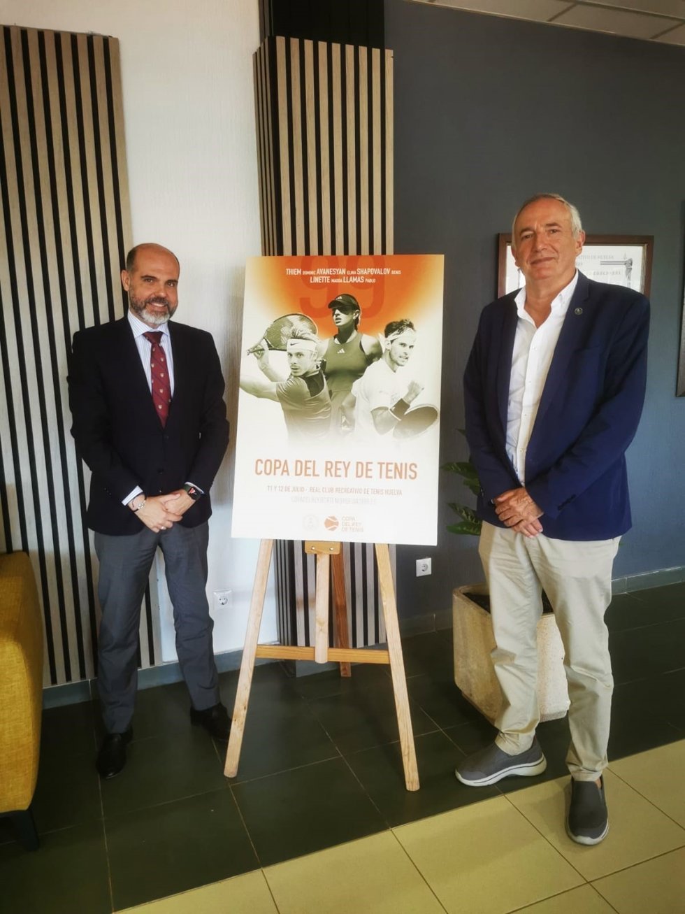 El presidente del Real Club Recreativo de Tenis,  Rafael Romero, y el responsable de Relaciones Institucionales y Comunicación de El Corte Inglés, Francisco Mendoza.