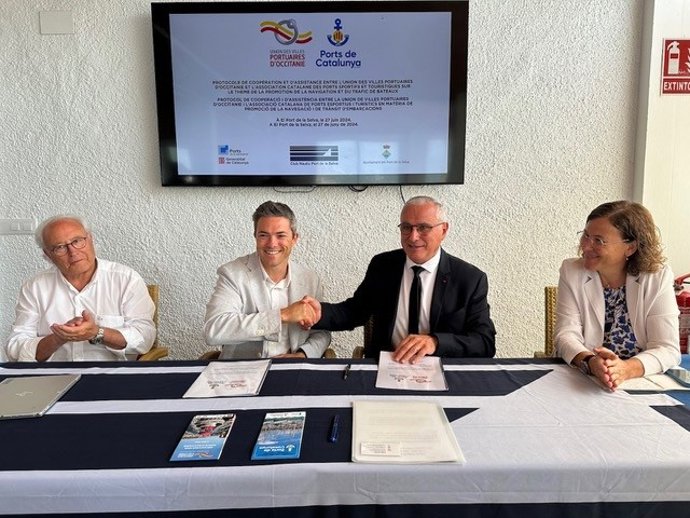 Momento de la firma del acuerdo.