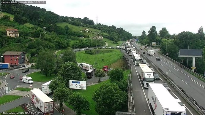 Retenciones en la APO-8 en Irun, sentido Francia.