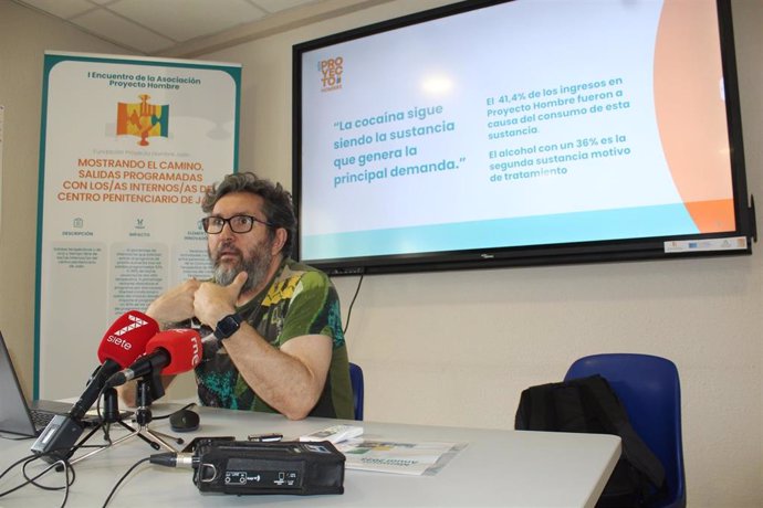 Pedro Pedrero presenta la memoria 2023 de la Fundación Proyecto Hombre Jaén.