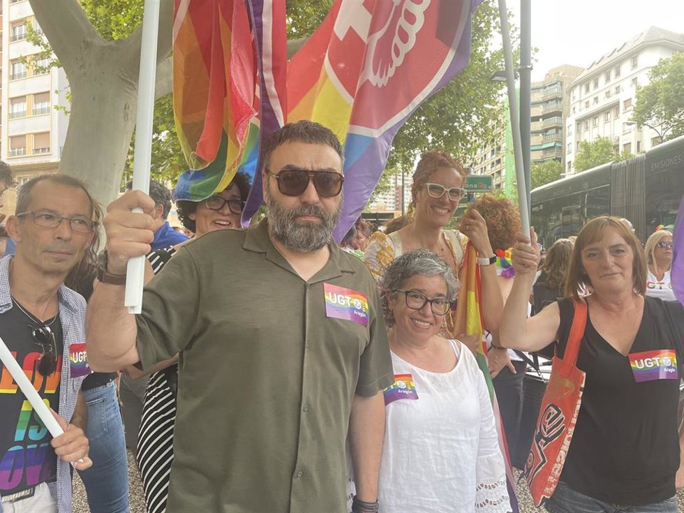 El secretario general de UGT-FICA Aragón, Sergio Sancho, y otros miembros de UGT han participado en la manifestación.