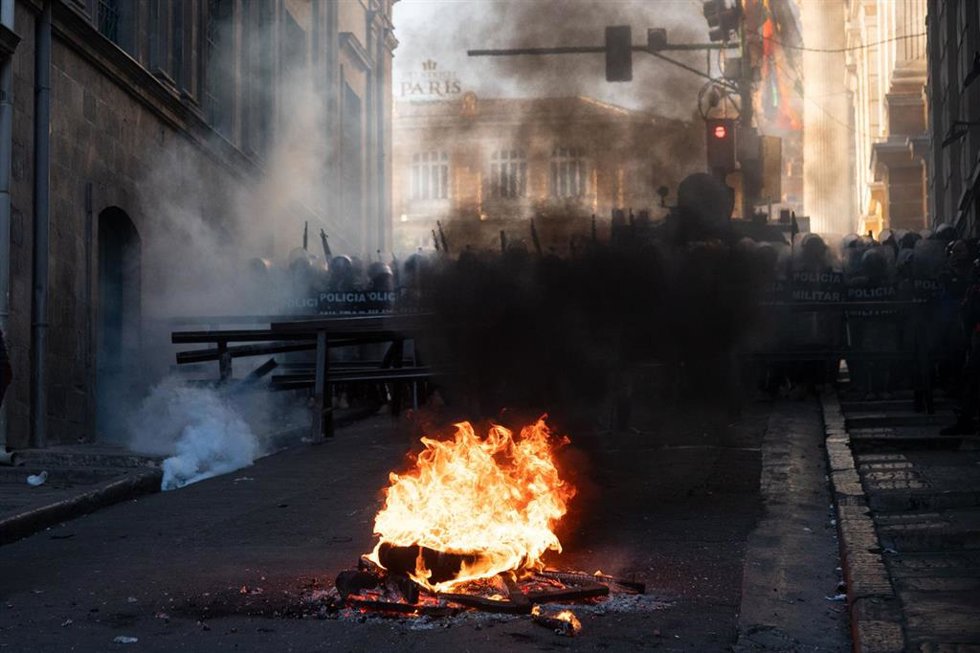 Bloqueo policial en la plaza Murillo de La Paz durante el golpe de Estado fallido