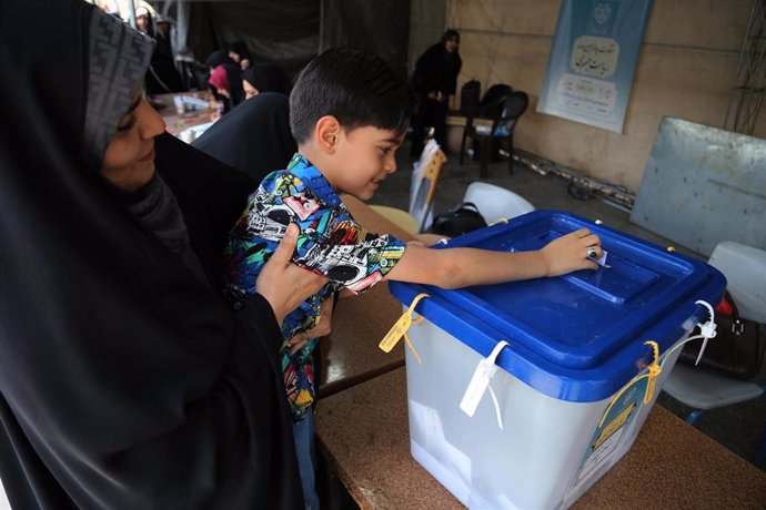 Colegio electoral durante las elecciones presidenciales en la ciudad iraní de Rey