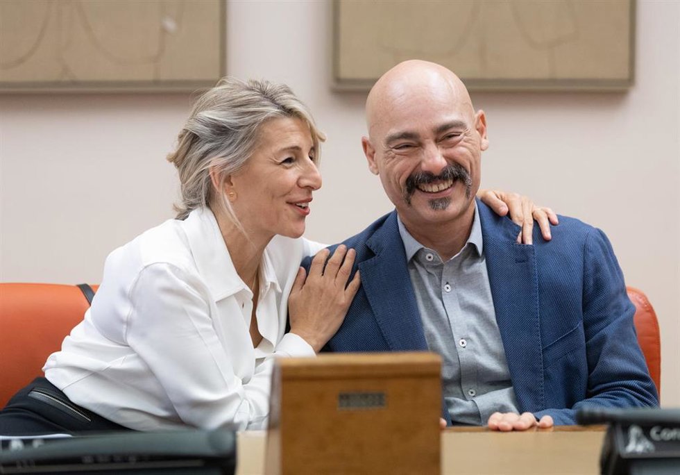 Archivo - La líder de Sumar, Yolanda Díaz y el diputado nacional de Sumar por Alicante Txema Guijarro, durante una reunión del grupo Sumar, en el Congreso de los Diputados, a 13 de noviembre de 2023, en Madrid (España).
