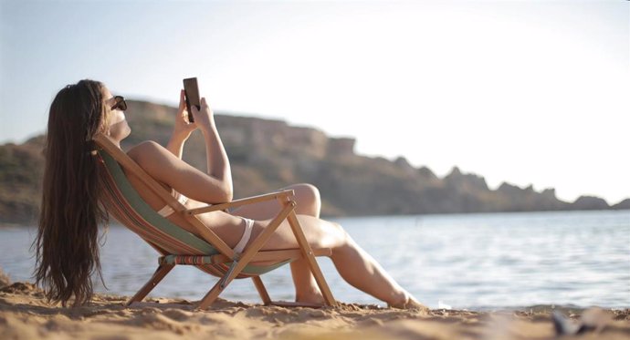 Smartphone en la playa.