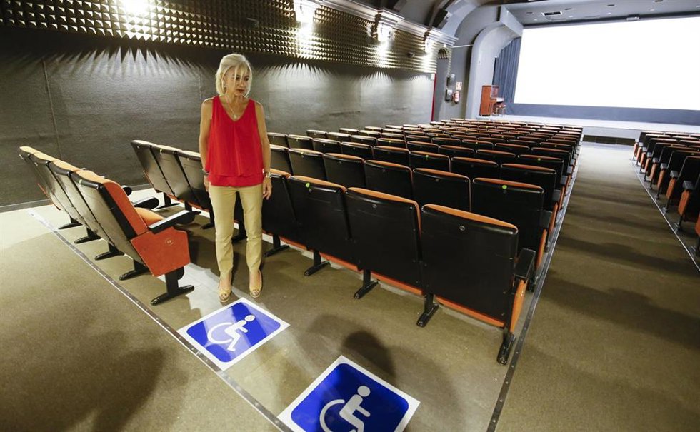 Archivo - La consejera Patricia del Pozo supervisa unas obras realizadas en 2022 en la Filmoteca de Andalucía.