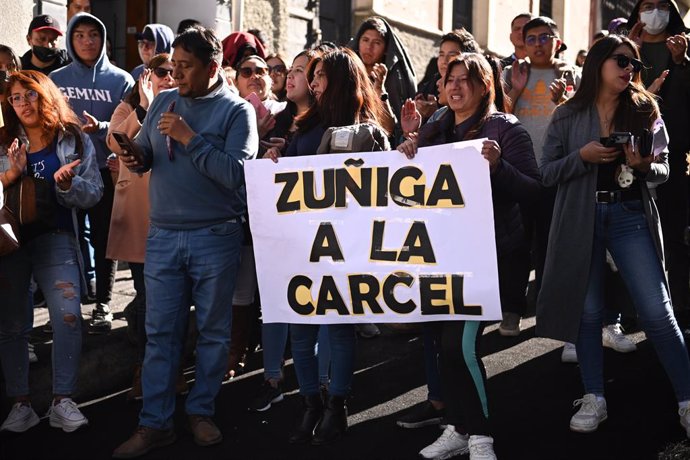 28 June 2024, Bolivia, La Paz: Supporters of the Bolivian government take part in a rally after the failed coup attempt demanding prison sentences for the members of the armed forces who took part in it. Photo: Radoslaw Czajkowski/dpa