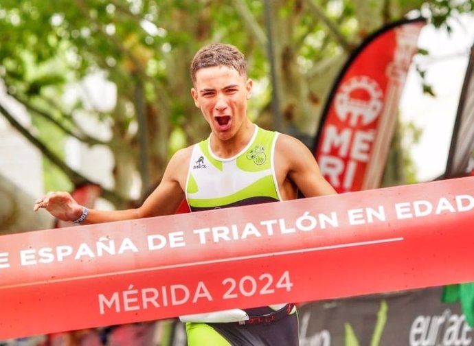 El extremeño Daniel Castro, ganador del Campeonato de España de Triatlón en Edad Escolar