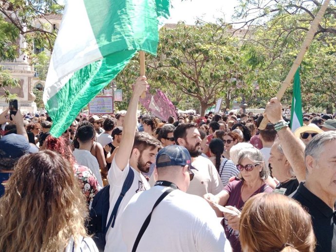 Adelante Andalucía ha participado en la movilización en Málaga contra los efectos negativos de la turistificación, 'Málaga para vivir, no para sobrevivir'.
