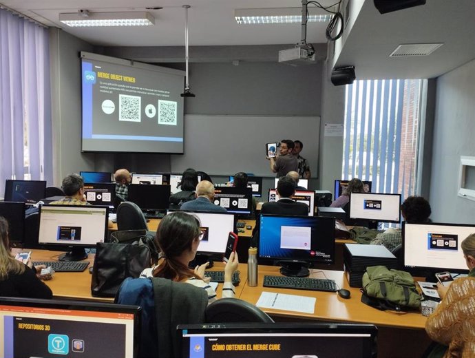 Desarrollo del programa de formación 'Saber Comunicar y Divulgar la Ciencia' de la UHU.