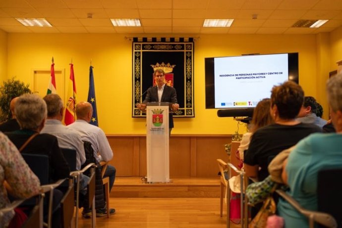 El presidente Gonzalo Capellán participa en la presentación del Proyecto de Residencia y Centro de Participación Activa de Torrecilla en Cameros