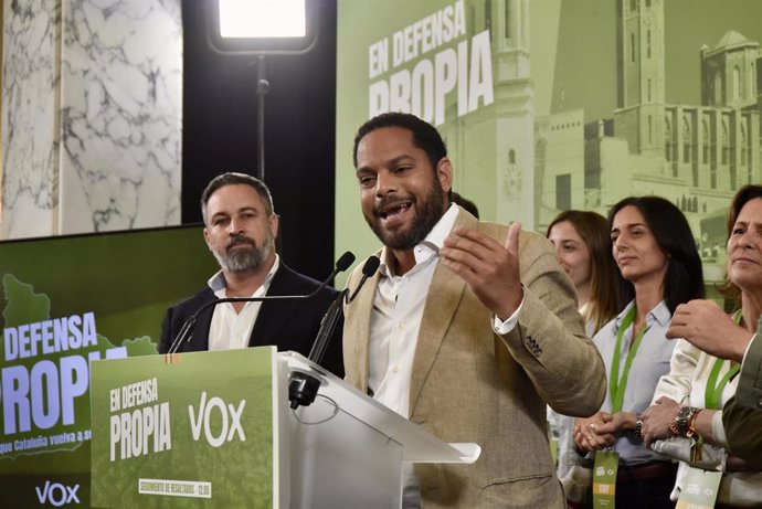 Archivo - El secretario general y candidato de VOX a las elecciones catalanas del 12 de mayo, Ignacio Garriga, interviene tras el recuento de votos durante seguimiento de la jornada electoral de elecciones autonómicas de Cataluña.