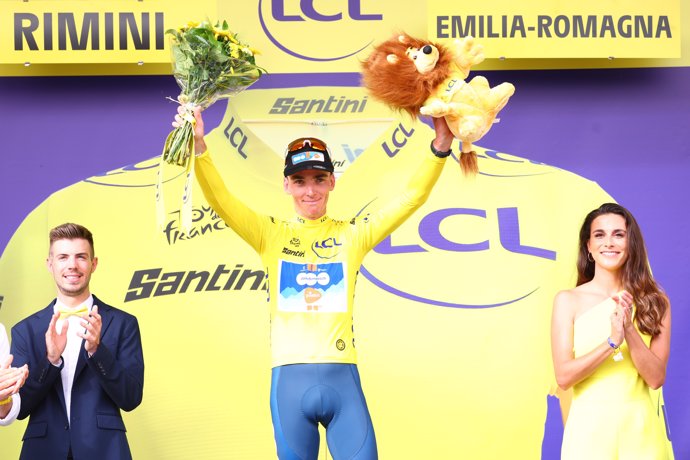 29 June 2024, Italy, Florence: French cyclist Romain Bardet celebrates on the podium after stage 1 of the Tour de France cycling race. Photo: Garnier Etienne/L'EQUIPE/dpa