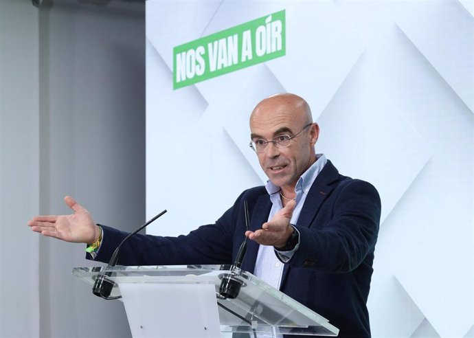 El líder de Vox en Bruselas, Jorge Buxadé, durante una rueda de prensa en la sede del partido.