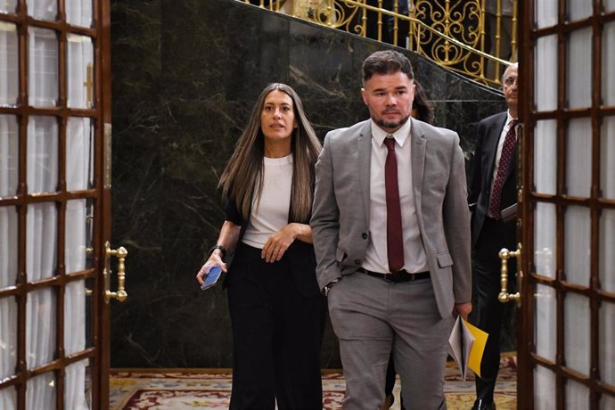 Archivo - El portavoz de ERC en el Congreso, Gabriel Rufián, y la portavoz de Junts en el Congreso, Miriam Nogueras.