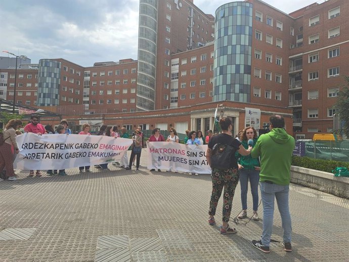 Bizkaiko emaginen protesta bat Gurutzetako ospitalearen aurrean