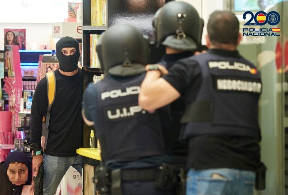 Un momento del simulacro realizado en El Corte Inglés de Pamplona.