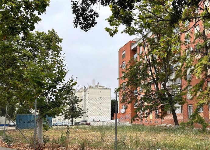 Solar de la calle Amapola de Huelva.