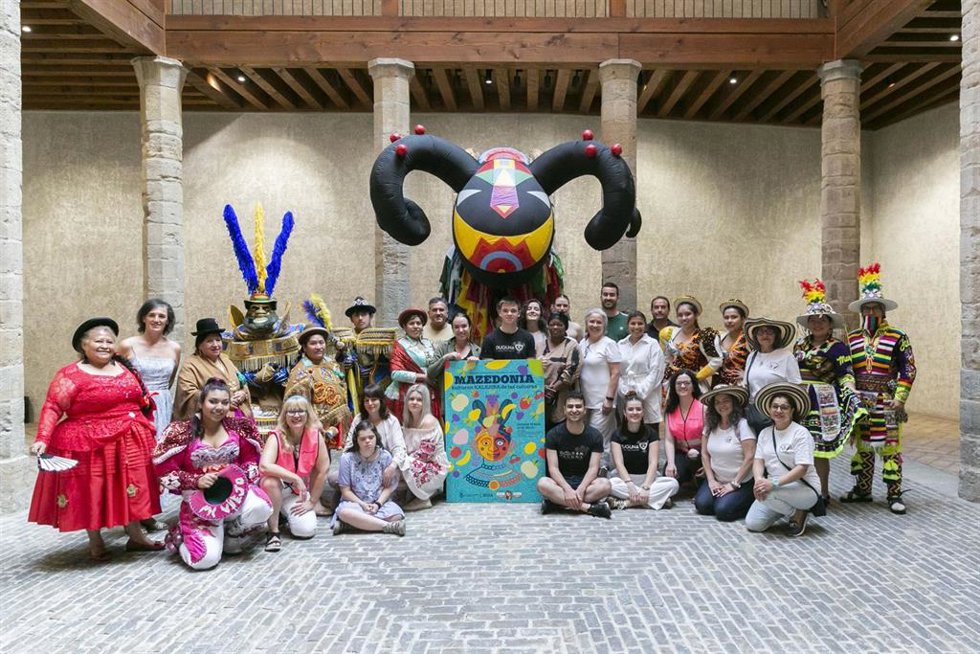 Participantes en la Mazedonia Kulturen Kalejira de las Culturas