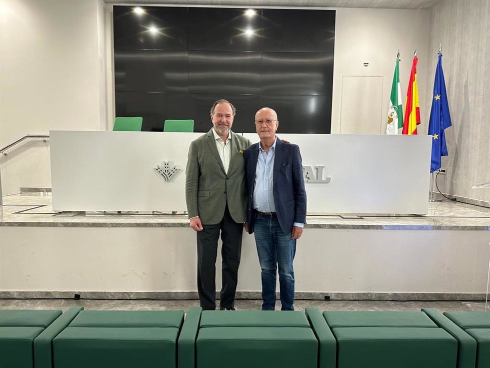 Los presidentes de la Fundación Caja Rural del Sur, José Luis García-Palacios, y de la Fundación Emet Arco Iris, Alfonso Fernández Zamorano.