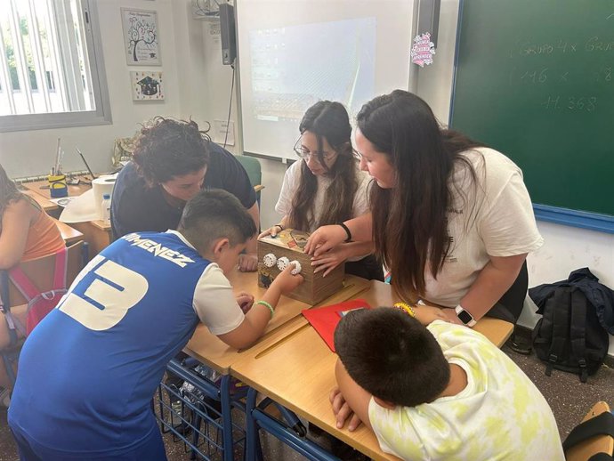 Escolares participan en la actividad 'Jaén en verde'.