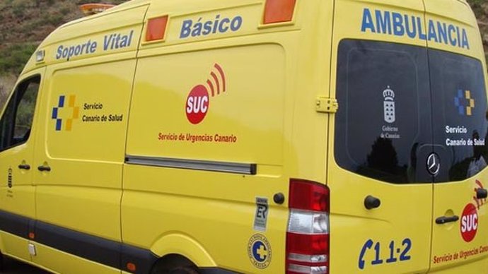 Archivo - Ambulancia del Servicio de Urgencias Canario (SUC)