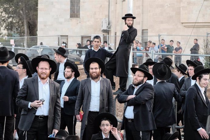 March 8, 2018 - Jerusalem, Israel - Thousands of ultra-Orthodox Jewish men protest military conscription and the arrest by military police of draft dodgers, blocking the main entrance to Jerusalem, Israel's capital city.