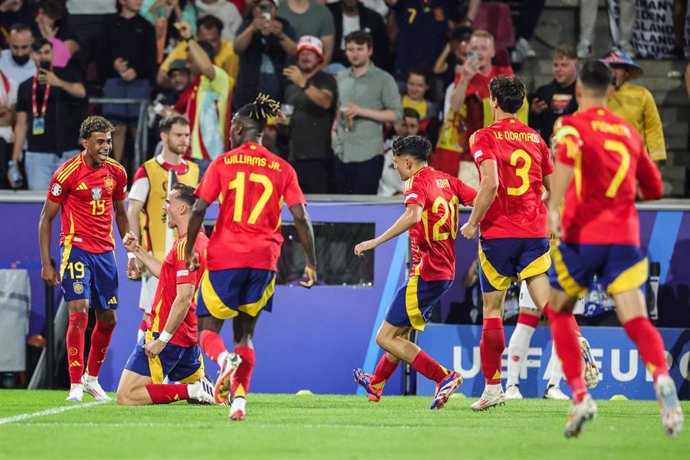 Los jugadores de la selección celebran el 2-1 de Fabián Ruiz en el España-Georgia de octavos de final de la Eurocopa de Alemania 2024