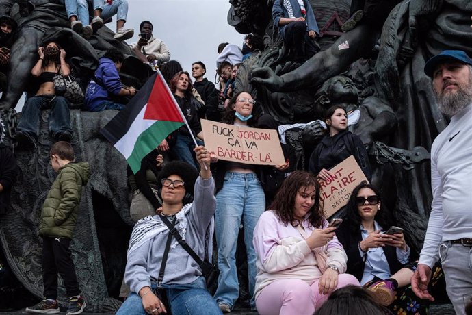 Manifestación del Nuevo Frente Popular en París