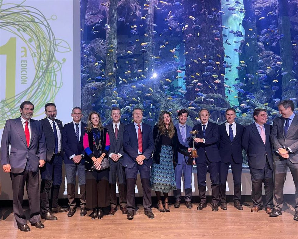 Foto de familia tras la presentación de la convocatoria de los Premios de Responsabilidad Social Empresarial de Diputación y CES.