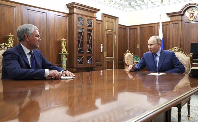 Archivo - May 21, 2024, Moscow, Moscow Oblast, Russia: Russian President Vladimir Putin, right, comments to State Duma Chair Vyacheslav Volodin, left, during face-to-face meeting at the Kremlin, May 21, 2024, in Moscow, Russia.