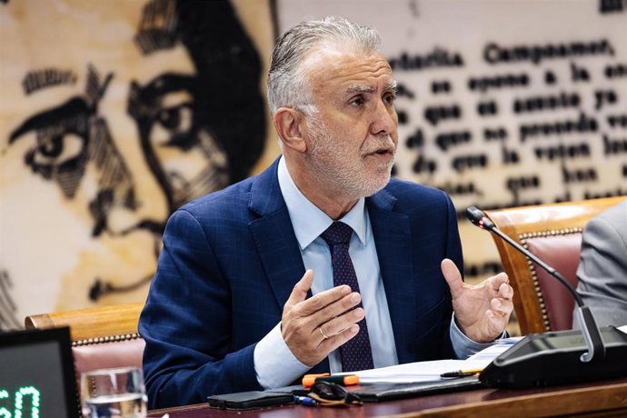 Archivo - El ministro de Política Territorial y Memoria Democrática, Ángel Víctor Torres, comparece en la Comisión de Entidades Locales