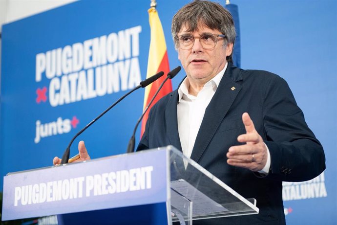 Archivo - El candidato de Junts a la Generalitat de Catalunya, Carles Puigdemont, durante una rueda de prensa para valorar los resultados de las elecciones catalanas, a 13 de mayo de 2024, en Argelès (Francia). 