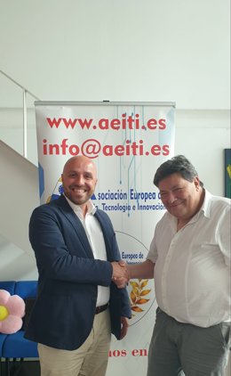 Bruno Ricardo Moreira, delegado en Portugal con el presidente.