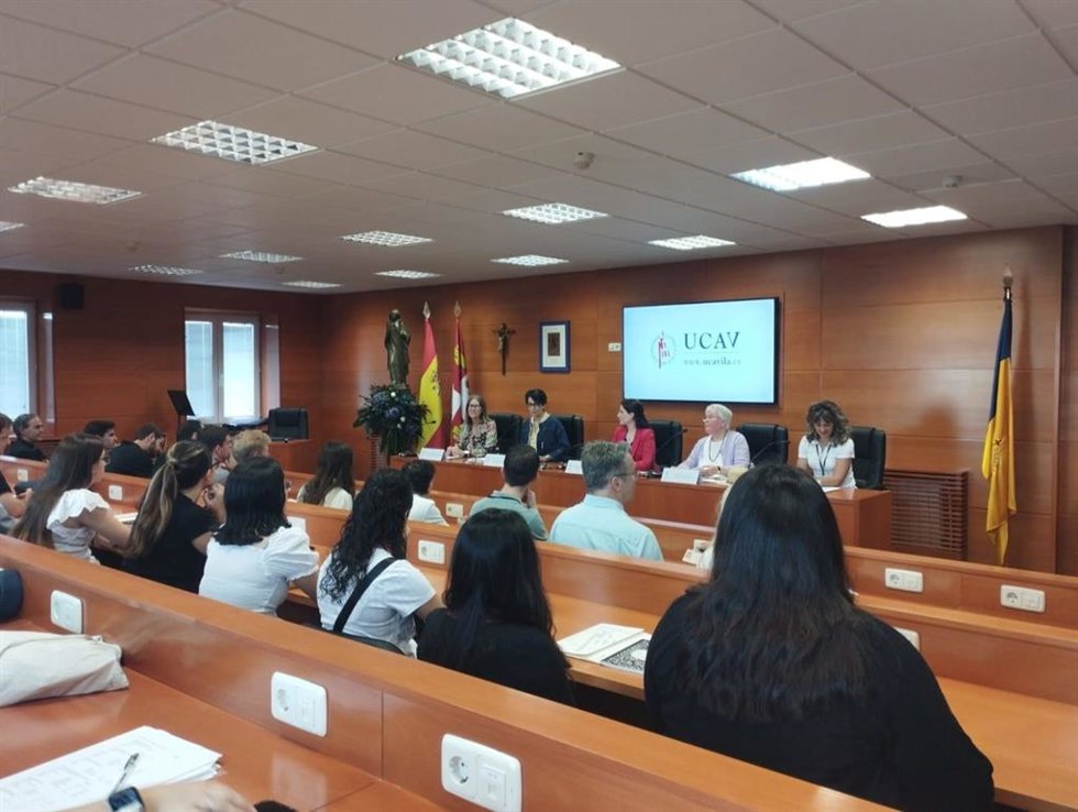 La vicerrectora de Ordenación Académica de la UCAV, Lourdes Miguel; la directora AULCE, Ana Isabel Gómez, y la directora adjunta AULCE, María Stella Ceplecha, inauguran la XXV AULCE.